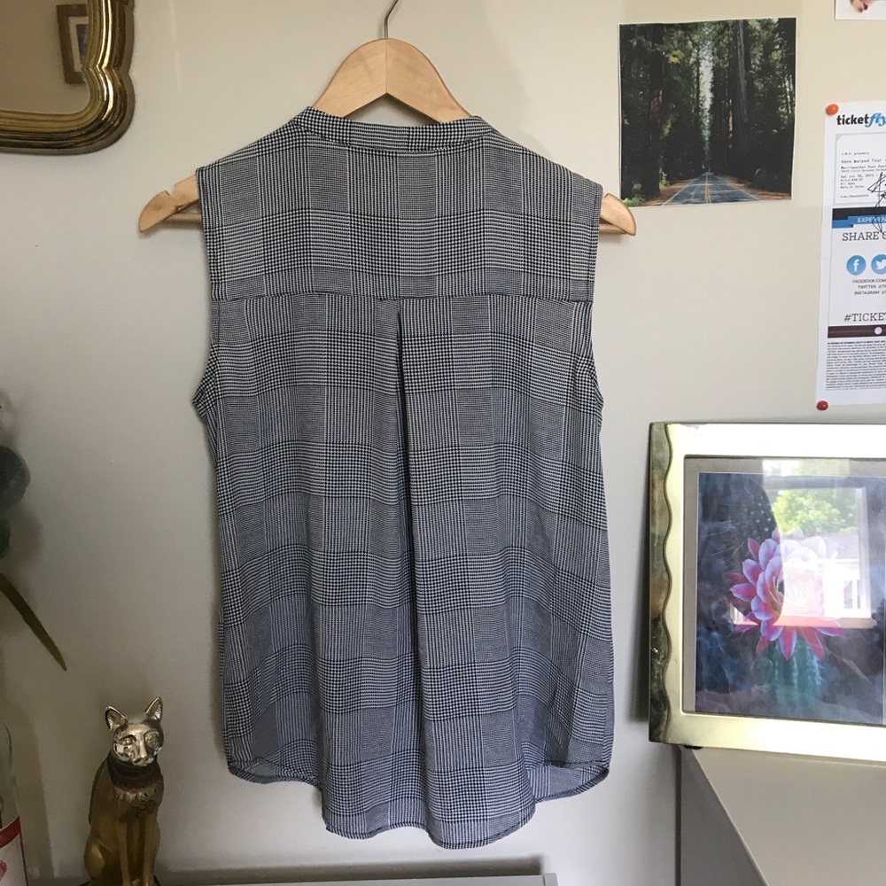 Ruffle button down tank top. - Picture 6 of 7